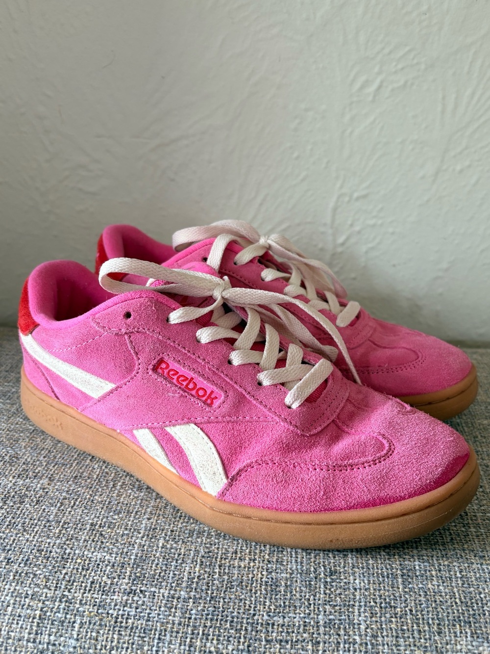Pink Reeboks!  Size 8.5. - Picture 7 of 14
